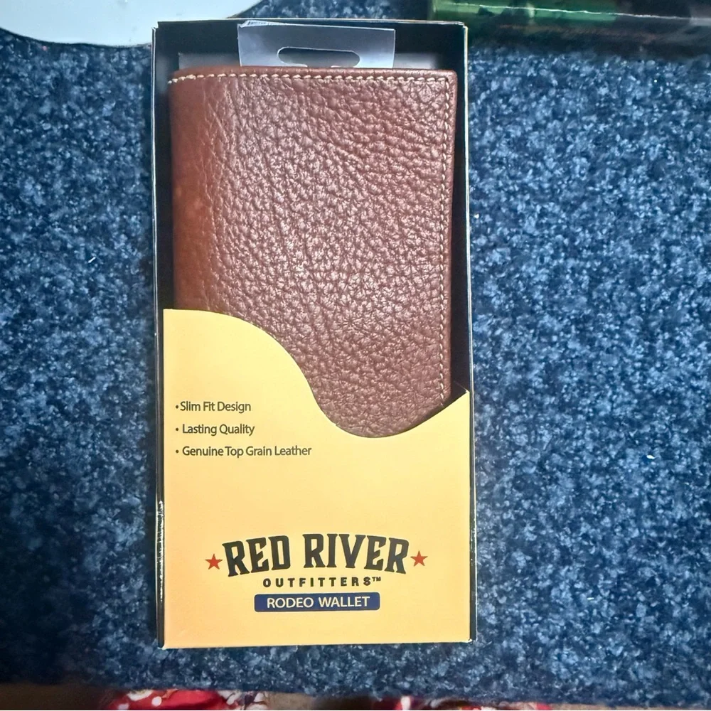 Red Rivet Brown Leather Key & Card Holder - Picture 2 of 5